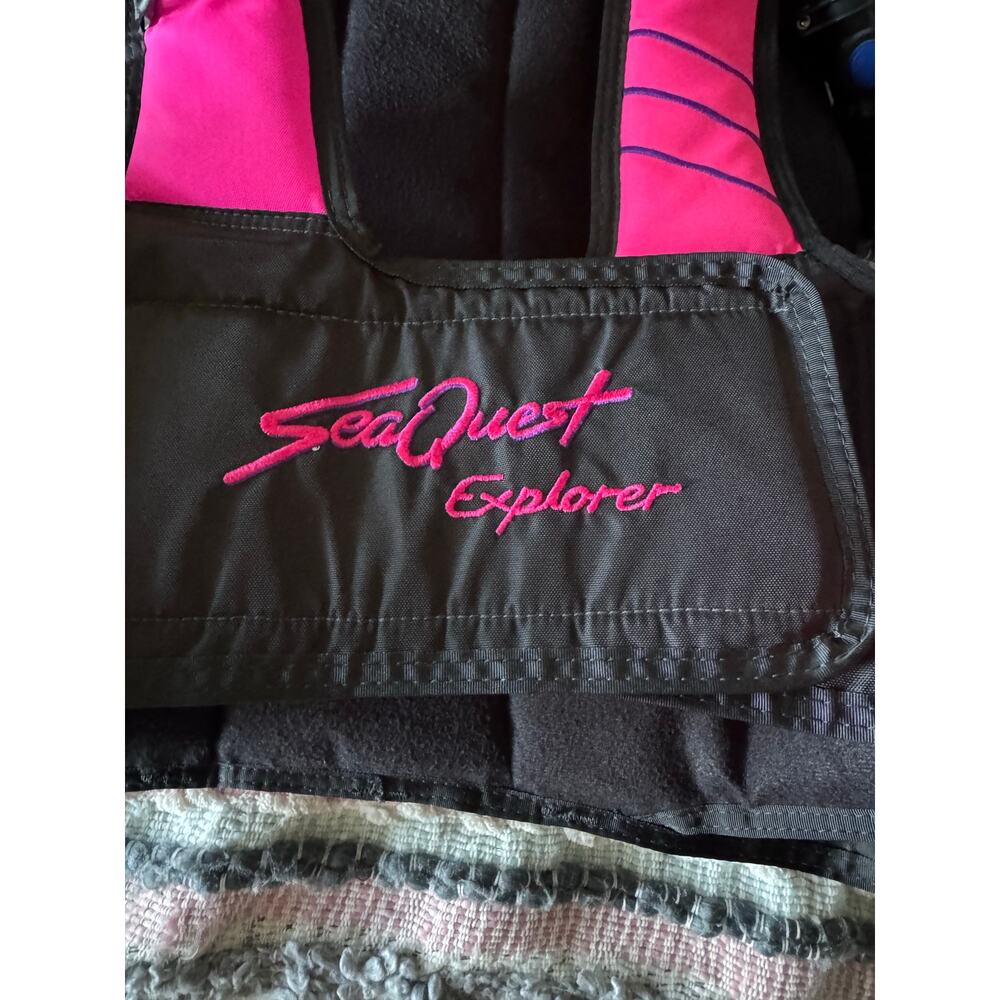 SeaQuest Explorer USA Hot Pink Scuba Vest & Mouth Hose Women’s Small